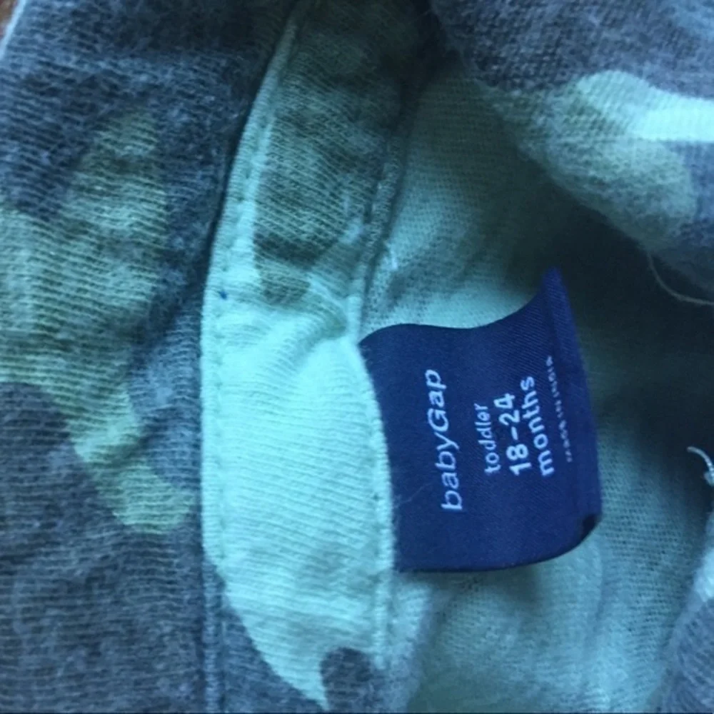 Baby Gap 18-24 mo green camo short sleeve folded collar‎ polo shirt